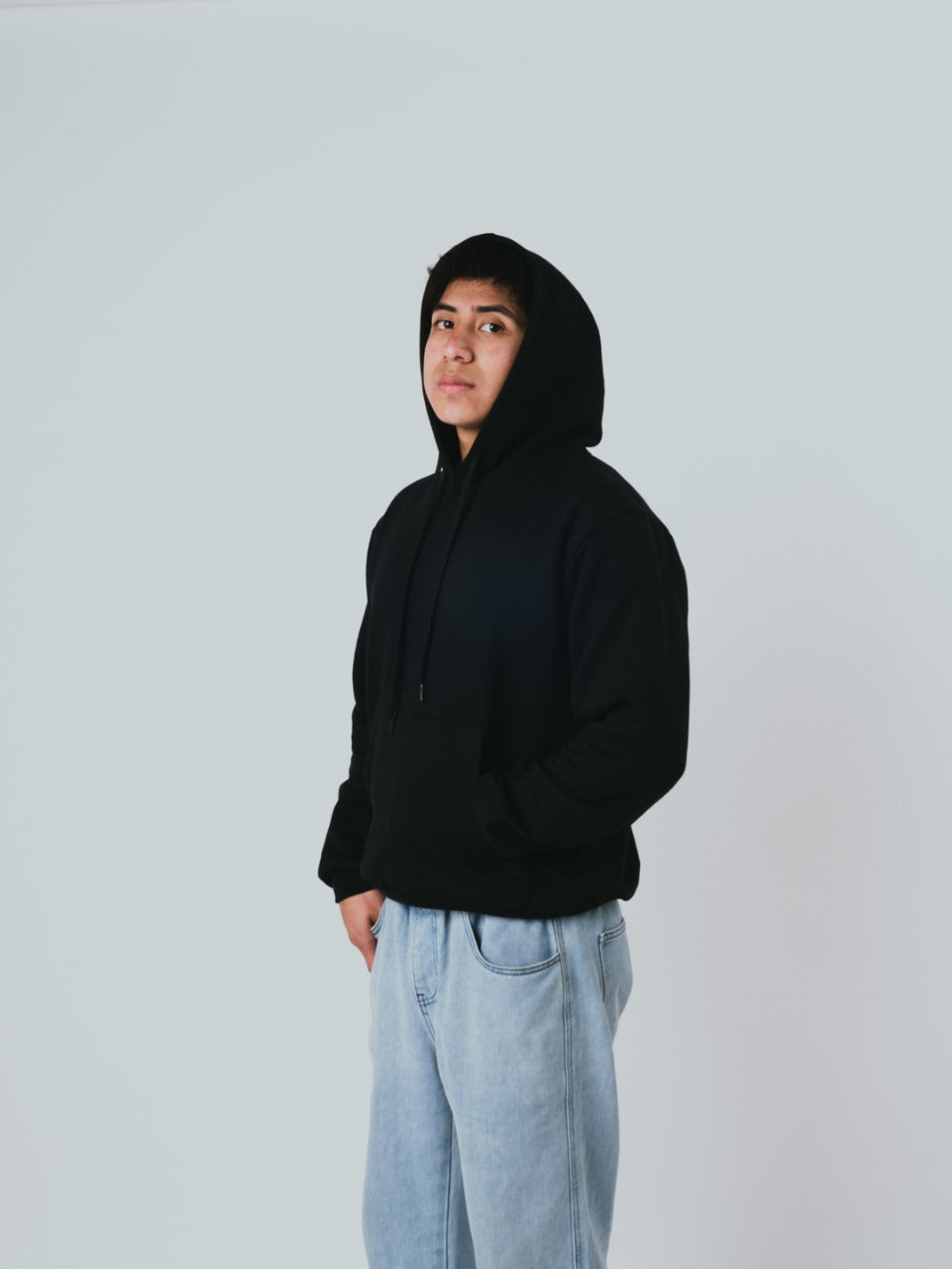 Regular Fit Hoodie Negra 300 GSM