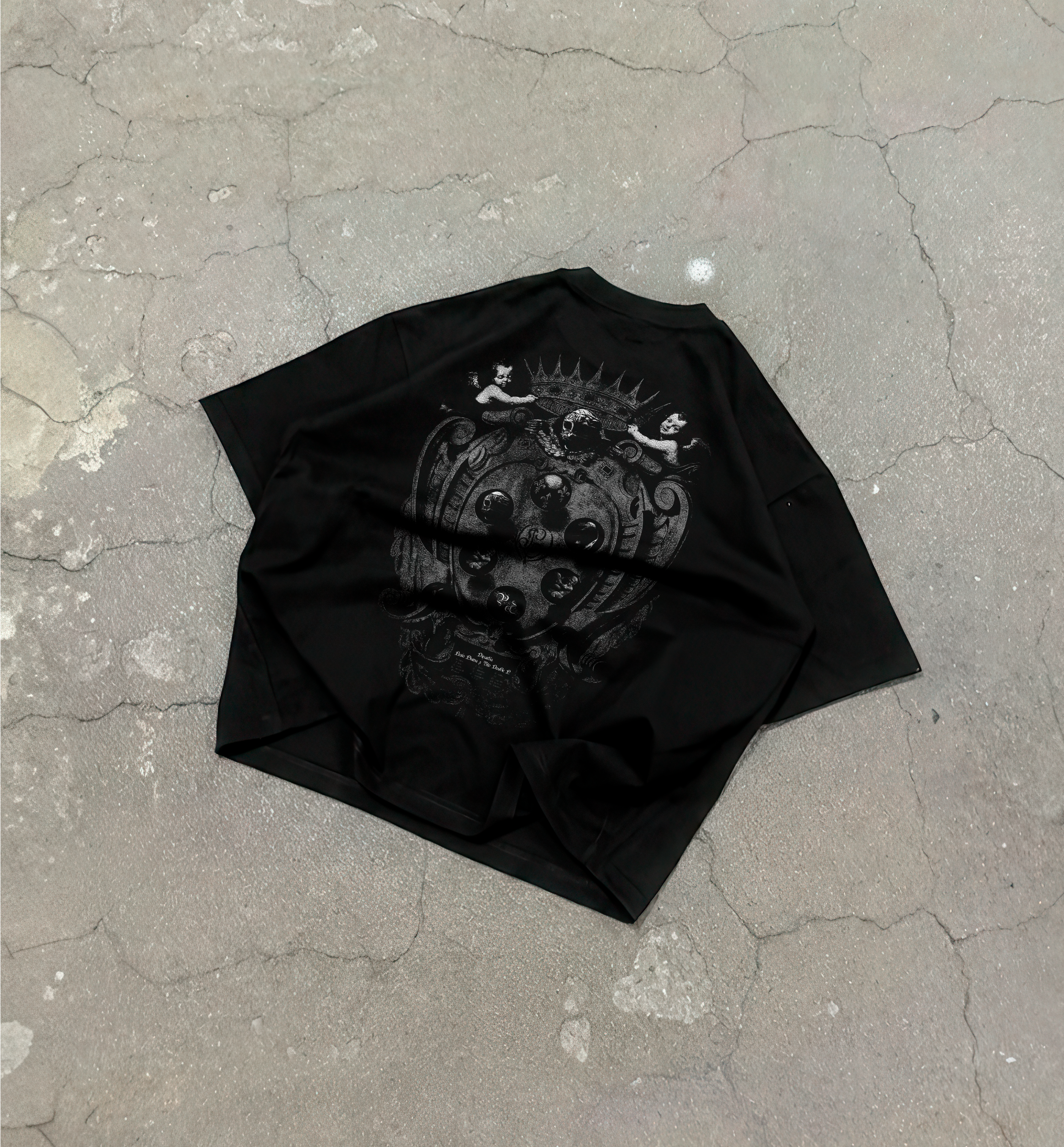 Dinastía shield black and white Black T-Shirt
